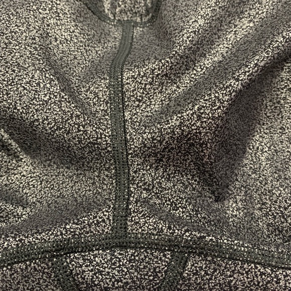 Size 8 silver and black LULULEMON pants, euc - Picture 3 of 5